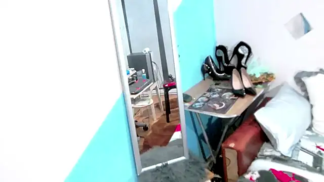 Snapshot of katyandre chatting on November 2025 05:03:02 PM katyandre online show from November 2025 05:03:02 PM