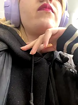 Snapshot of Cherry___Blossom chatting on October 2025 11:06:01 AM Cherry Blossom online show from October 2025 11:06:01 AM