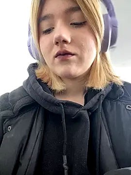 Snapshot of Cherry___Blossom chatting on October 2025 09:21:02 AM Cherry Blossom online show from October 2025 09:21:02 AM