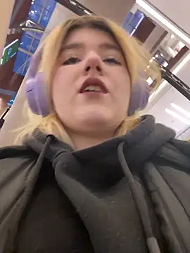 Snapshot of Cherry___Blossom chatting on November 2025 02:19:01 PM Cherry Blossom online show from November 2025 02:19:01 PM