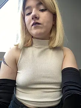 Snapshot of Cherry___Blossom chatting on November 2025 10:47:01 AM Cherry Blossom online show from November 2025 10:47:01 AM