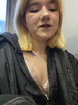 Snapshot of Cherry___Blossom chatting on November 2025 01:11:02 PM Cherry Blossom online show from November 2025 01:11:02 PM