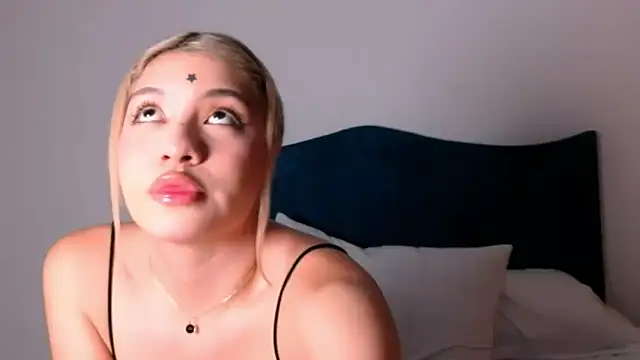 Snapshot of angelinhaaa chatting on October 2025 03:40:01 AM angelinhaaa online show from October 2025 03:40:01 AM