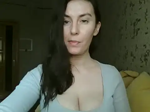 Snapshot of KatalinaQE chatting on October 2025 07:48:01 AM KatalinaQE online show from October 2025 07:48:01 AM