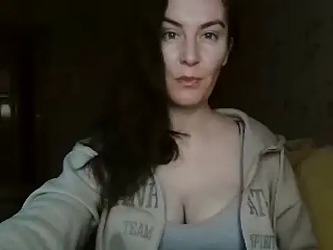 Snapshot of KatalinaQE chatting on October 2025 06:49:01 AM KatalinaQE online show from October 2025 06:49:01 AM