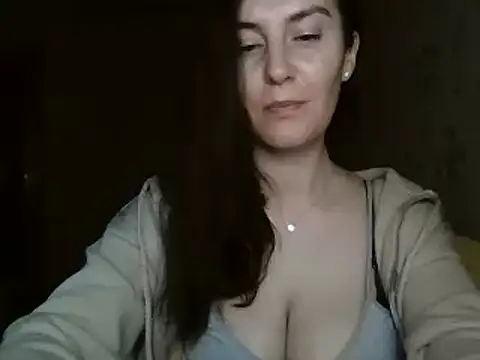 Snapshot of KatalinaQE chatting on October 2025 06:14:02 AM KatalinaQE online show from October 2025 06:14:02 AM