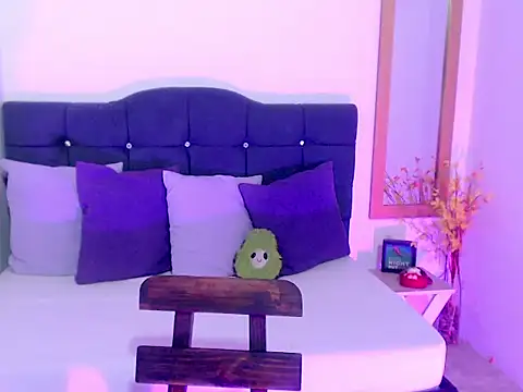 Snapshot of SamantaSweett_ chatting on September 2025 01:00:02 PM SamantaSweett online show from September 2025 01:00:02 PM