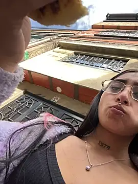 Violeet Smith online show from September 2025 01:23:01 PM
