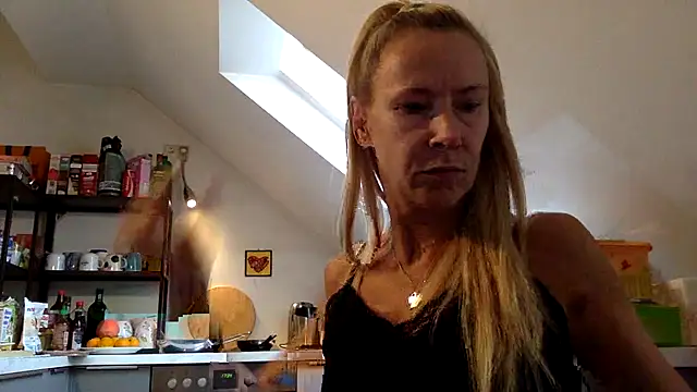 Snapshot of blondi2077 chatting on September 2025 01:22:01 PM blondi2077 online show from September 2025 01:22:01 PM