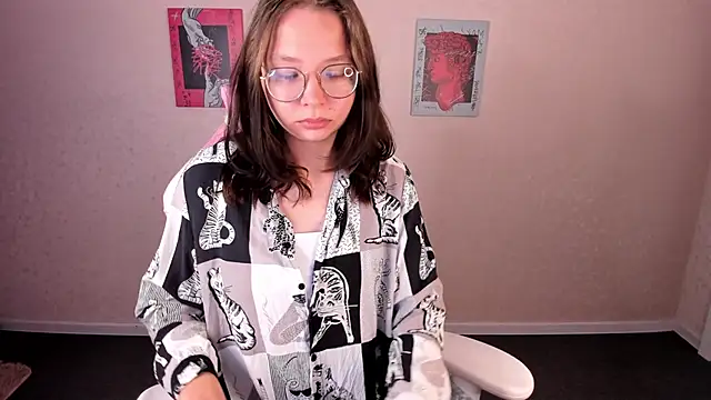 Noora Moore online show from September 2025 12:55:01 AM