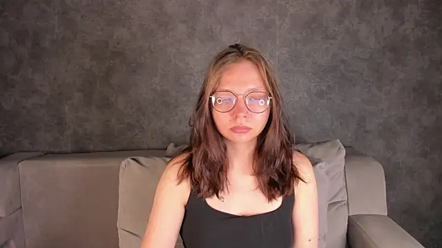 Noora Moore online show from September 2025 12:02:02 AM