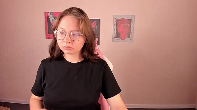 Noora Moore online show from September 2025 12:12:02 AM