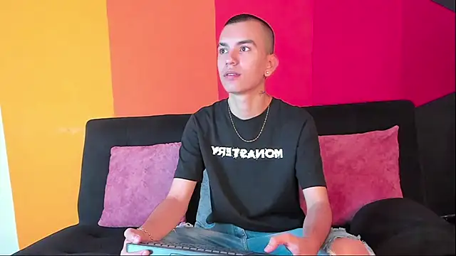 RowanCley online show from September 2025 11:54:02 AM