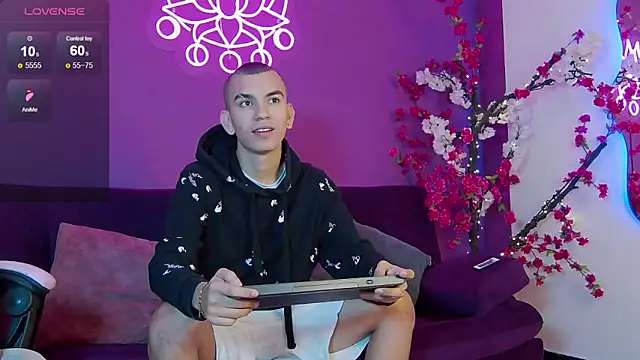 RowanCley online show from September 2025 12:50:02 PM