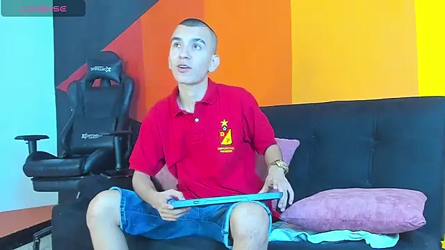 RowanCley online show from September 2025 12:21:02 PM