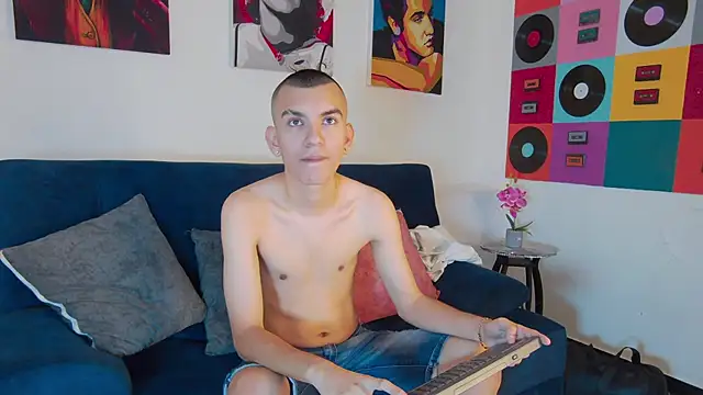 RowanCley online show from October 2025 12:17:02 PM