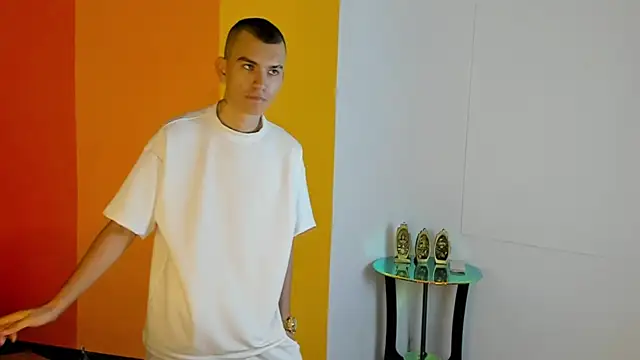 RowanCley online show from October 2025 12:02:02 PM