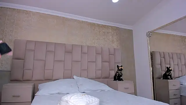 MadisonSky  online show from October 2025 01:17:01 PM