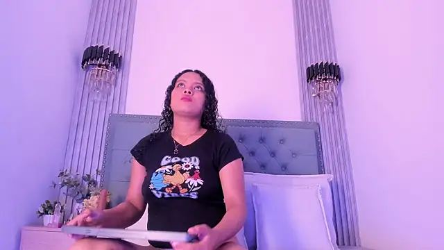 Snapshot of ValeriaJulio_ chatting on October 2025 11:38:02 AM ValeriaJulio online show from October 2025 11:38:02 AM