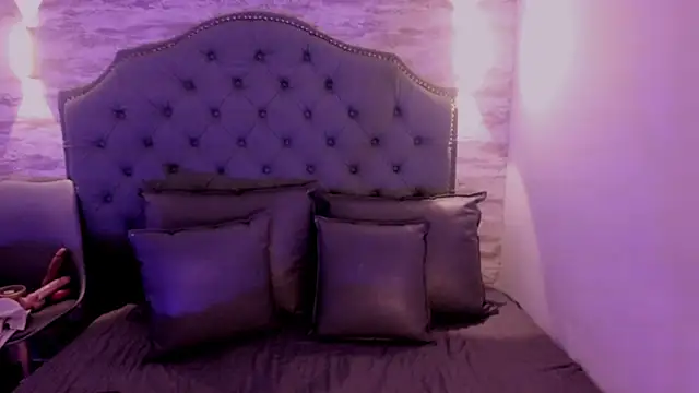 Snapshot of ValeriaJulio_ chatting on October 2025 12:36:02 PM ValeriaJulio online show from October 2025 12:36:02 PM