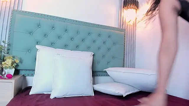 Snapshot of ValeriaJulio_ chatting on October 2025 06:09:01 PM ValeriaJulio online show from October 2025 06:09:01 PM