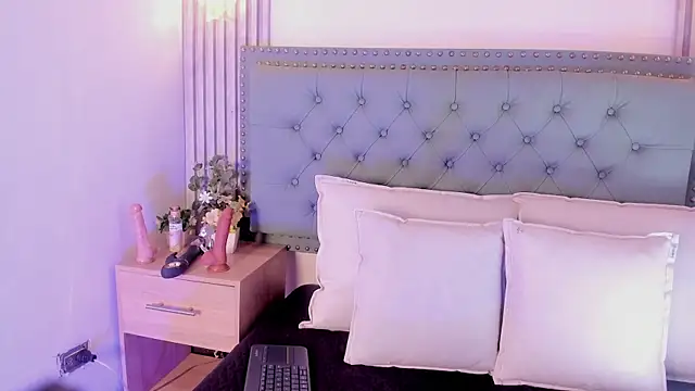 Snapshot of ValeriaJulio_ chatting on October 2025 07:26:02 PM ValeriaJulio online show from October 2025 07:26:02 PM