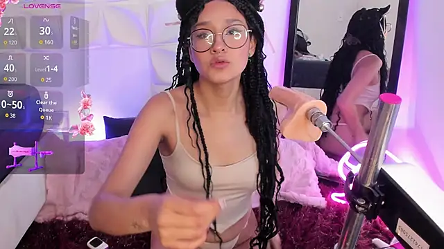 MiahReyess online show from September 2025 12:08:02 PM