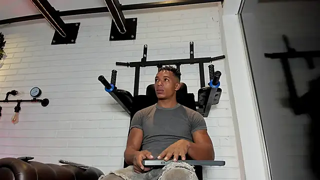 Snapshot of ItaloMoore chatting on October 2025 11:35:01 AM ItaloMoore online show from October 2025 11:35:01 AM