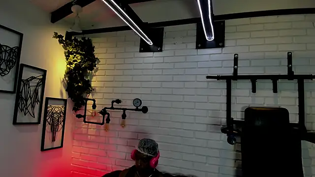 Snapshot of ItaloMoore chatting on October 2025 11:21:01 AM ItaloMoore online show from October 2025 11:21:01 AM