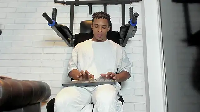 Snapshot of ItaloMoore chatting on October 2025 12:41:02 PM ItaloMoore online show from October 2025 12:41:02 PM