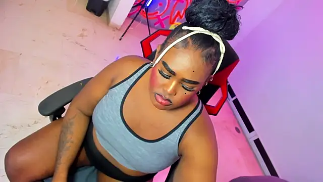 Snapshot of _EvaRouse chatting on November 2025 04:11:02 AM EvaRouse online show from November 2025 04:11:02 AM