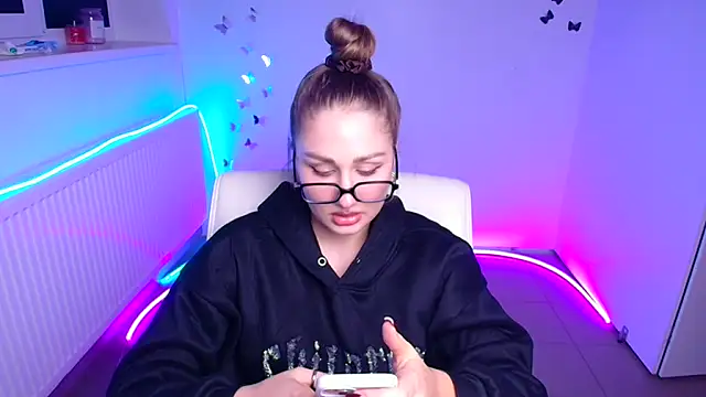 Stefanie Sweet online show from October 2025 11:55:02 AM