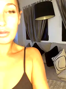 Snapshot of Rosieredxox chatting on September 2025 03:44:01 AM Rosieredxox online show from September 2025 03:44:01 AM