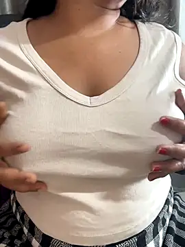 Snapshot of Maggi-is-back chatting on October 2025 02:20:01 AM Maggi-is-back online show from October 2025 02:20:01 AM