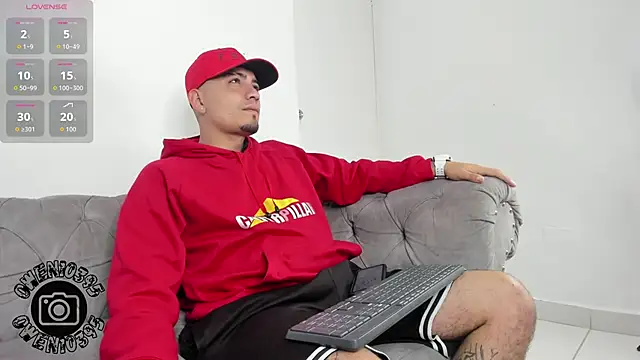 OwenStonne  online show from October 2025 03:37:02 AM