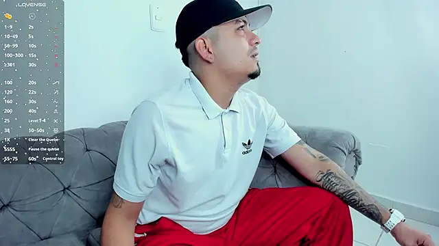 OwenStonne  online show from November 2025 11:53:02 AM