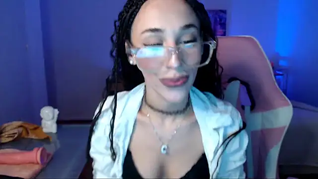 Sofia Amour online show from November 2025 11:07:02 PM