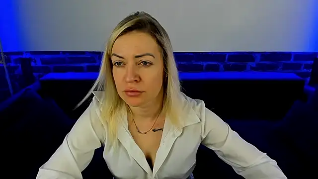 Anna Snows online show from October 2025 05:40:01 AM