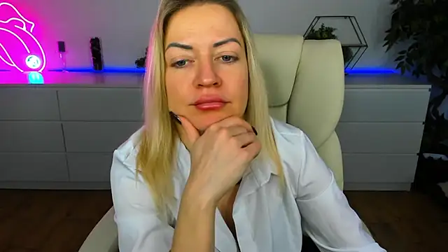 Anna Snows online show from November 2025 06:35:02 AM