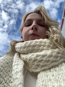 Snapshot of EveLittleSinner chatting on September 2025 08:52:01 AM EveLittleSinner online show from September 2025 08:52:01 AM