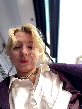 Snapshot of EveLittleSinner chatting on September 2025 08:42:02 AM EveLittleSinner online show from September 2025 08:42:02 AM