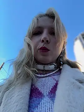 Snapshot of EveLittleSinner chatting on October 2025 09:45:01 AM EveLittleSinner online show from October 2025 09:45:01 AM