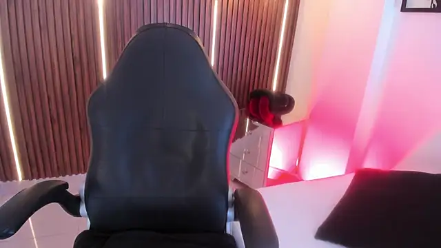 Sophia Blazee online show from November 2025 03:56:01 PM