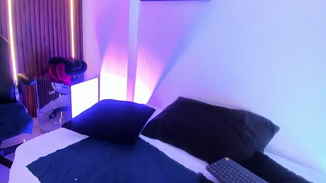 Sophia Blazee online show from November 2025 12:17:01 PM