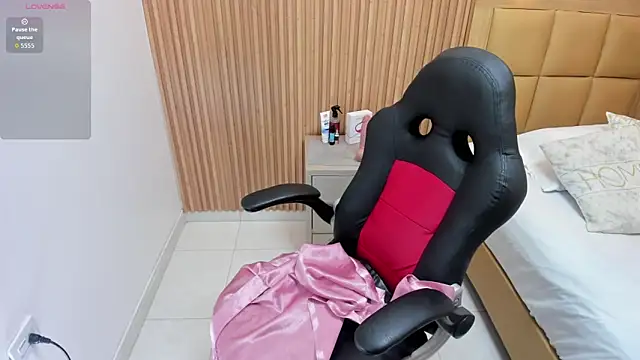 Snapshot of BRIHANACONOR chatting on October 2025 12:19:01 PM BRIHANACONOR online show from October 2025 12:19:01 PM