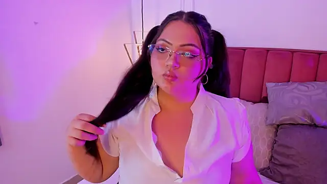 Snapshot of Tessa_Sinclaire chatting on October 2025 08:29:01 PM Tessa Sinclaire online show from October 2025 08:29:01 PM