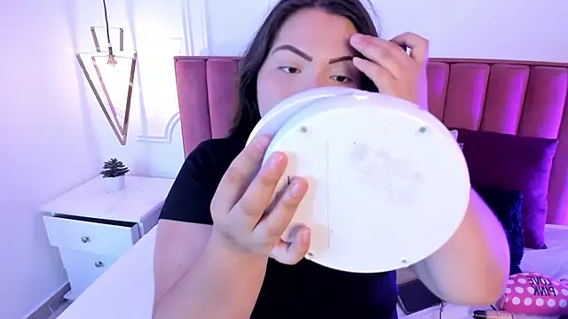 Snapshot of Tessa_Sinclaire chatting on October 2025 07:36:02 PM Tessa Sinclaire online show from October 2025 07:36:02 PM