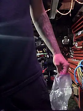 Snapshot of twistafatpipe chatting on October 2025 11:02:02 PM twistafatpipe online show from October 2025 11:02:02 PM