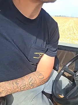 Snapshot of twistafatpipe chatting on October 2025 05:35:01 PM twistafatpipe online show from October 2025 05:35:01 PM