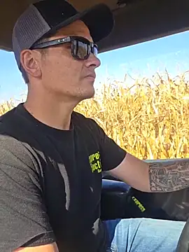 Snapshot of twistafatpipe chatting on October 2025 05:47:02 PM twistafatpipe online show from October 2025 05:47:02 PM